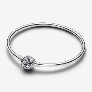 Pandora Moments Encircled Clasp Bangle Argento | 65HMVRTIO